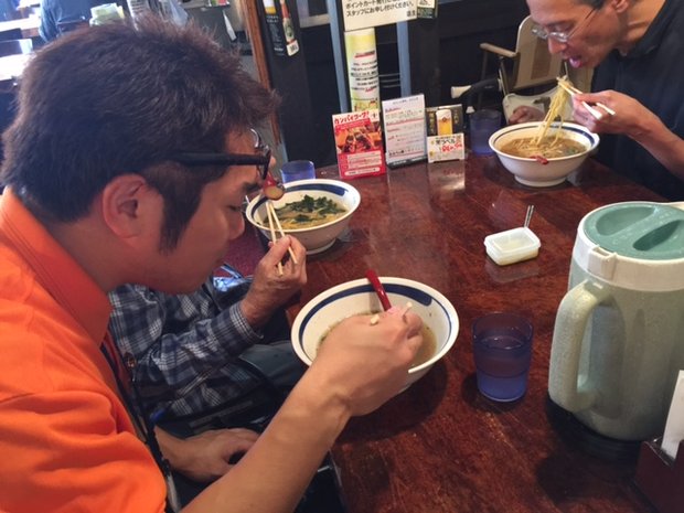 南田さんとラーメン.JPG